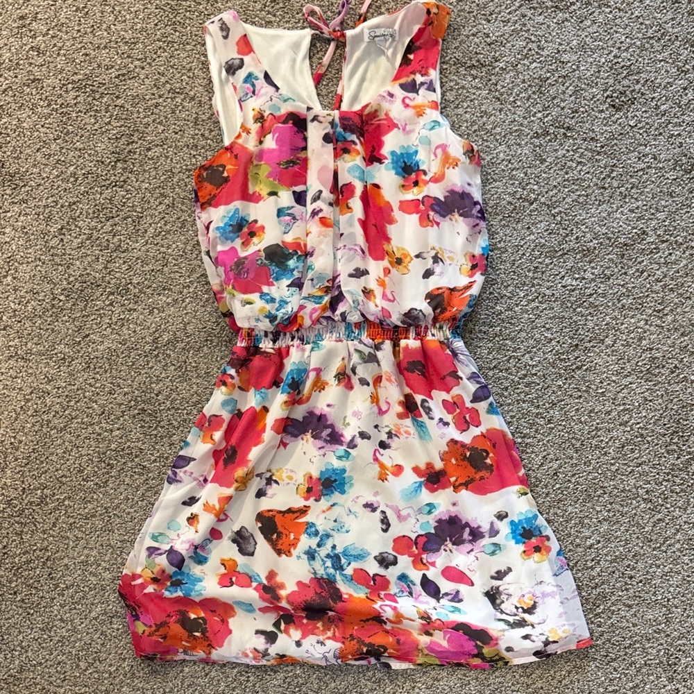 Speechless White Floral Print Sleeveless Casual Dress with Bright Accents
